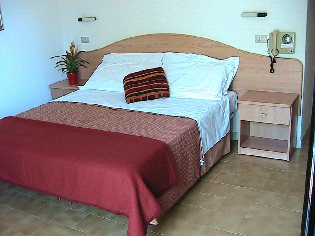 Hotel Universo Римини Стая снимка