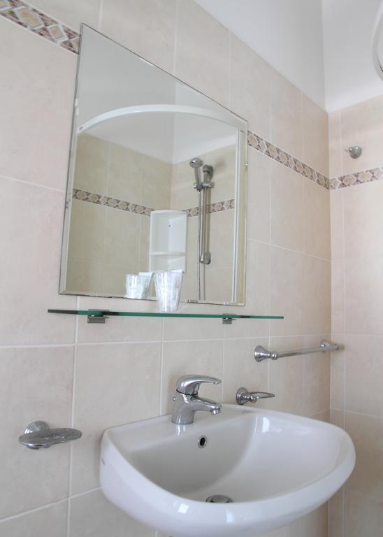 Hotel Universo Римини Екстериор снимка